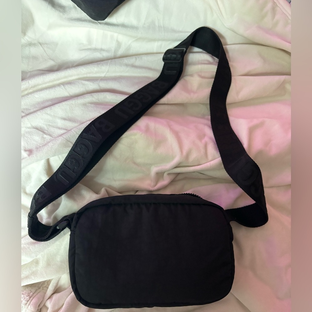 BAGGU camera crossbody